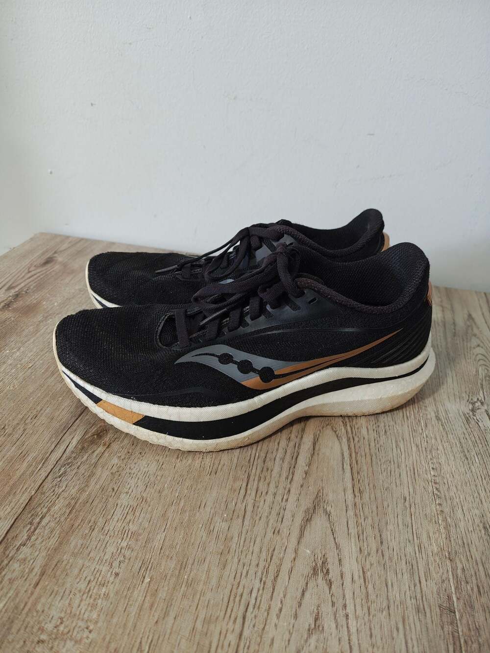 Saucony Endorphin Speed 3 Women's Size 7.5 Running Shoes Black Gold